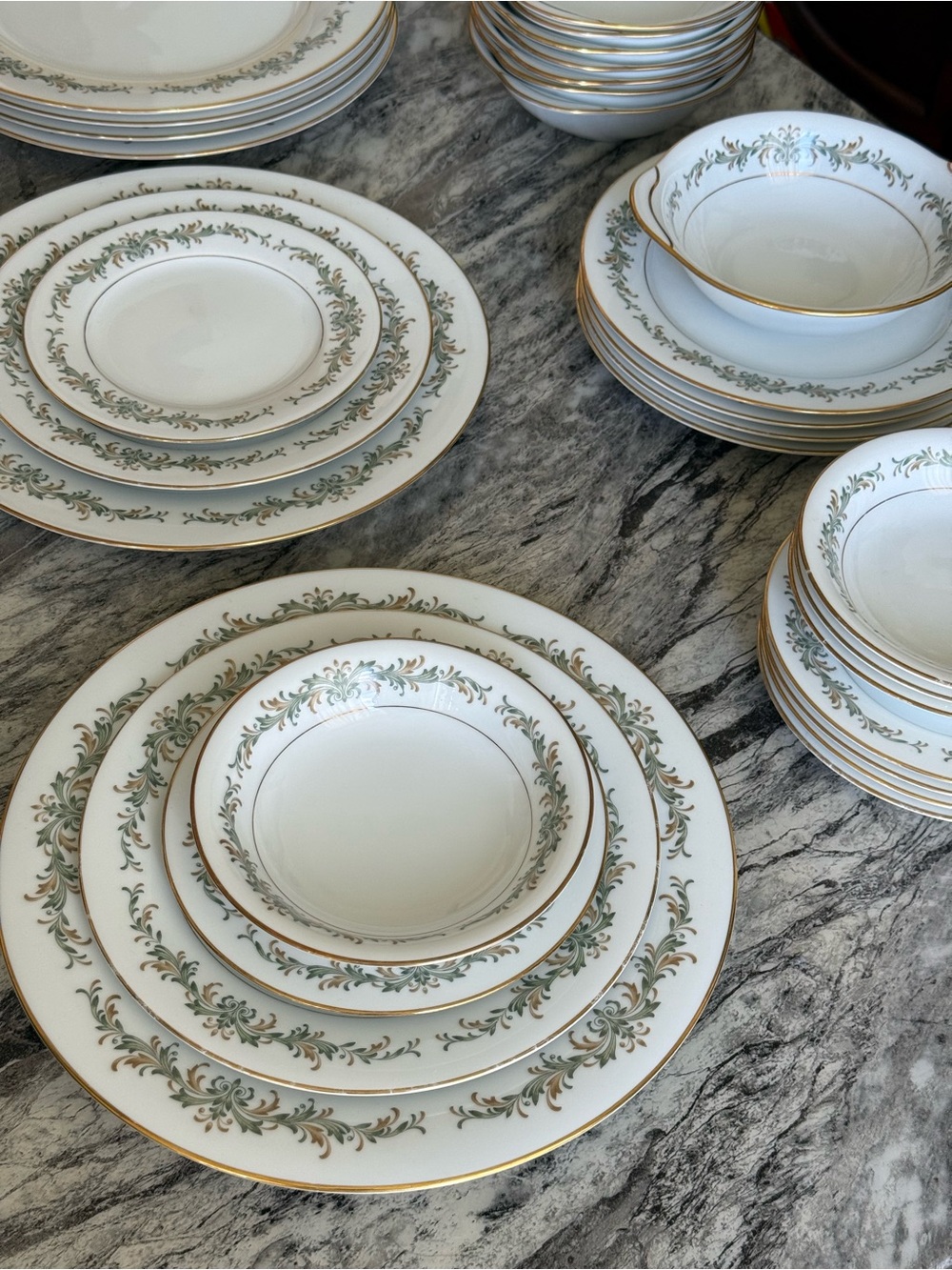 Noritake Barcelona Fine China Dinnerware Set | 30 Pieces | Made in Japan